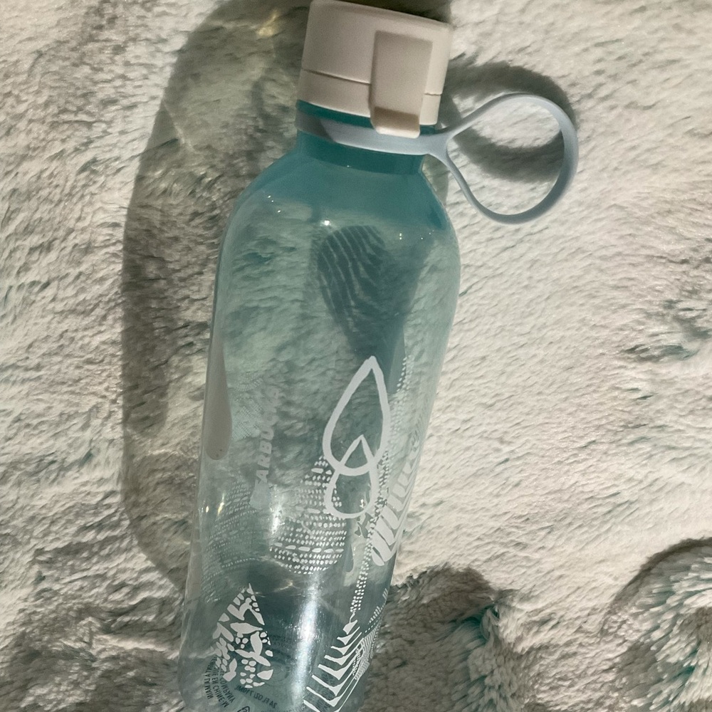 Starbucks reusable water bottle
